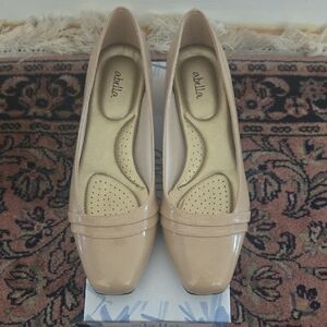 Abella Women's Tan Patent Leather Shoes